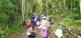 BUDAYA GOTONG ROYONG YANG MASIH DI JUNJUNG DI PADUKUHAN TRASIH